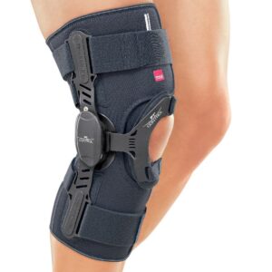 Коленный полужесткий ортез medi PT control для стабилизации коленного сустава и надколенника.