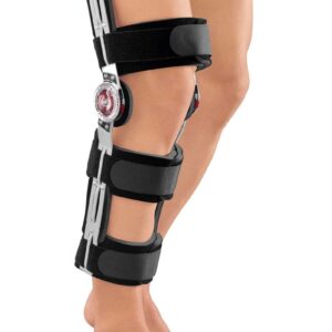 Облегченный регулируемый коленный ортез protect.ROM cool для иммобилизации и стабилизации коленного сустава.
